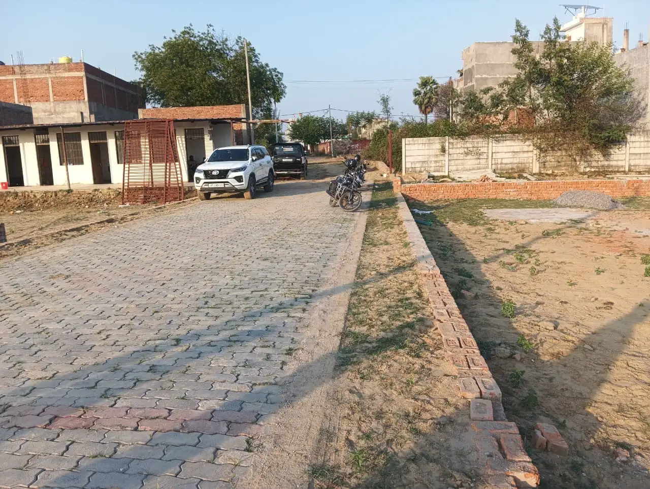 Gated colony Kisan path near Malhour rode
